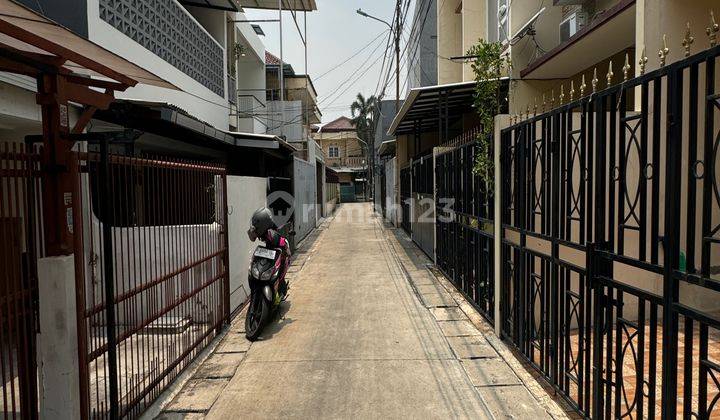 Rumah 2 Lantai Semi Furnish Duri Kepa Dekat Tanjung Duren, Jakarta Barat 2