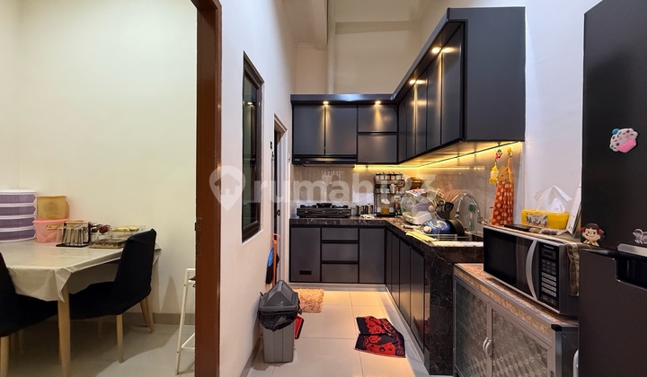 Just Bring Your Suitcase! 3-Story Strategic House in Tanjung Duren, West Jakarta Just Bring Your Suitcase! 3-Story Strategic House in Tanjung Duren, West Jakarta