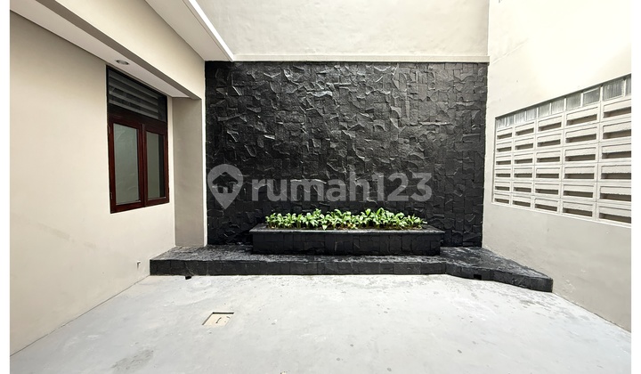 Rumah Luas 15x20 Lapang Strategis Sunrise Garden Jakarta Barat 2