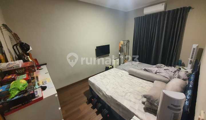 Rumah Lebar Strategis Jembatan Dua Taman Ratu Jakarta Barat