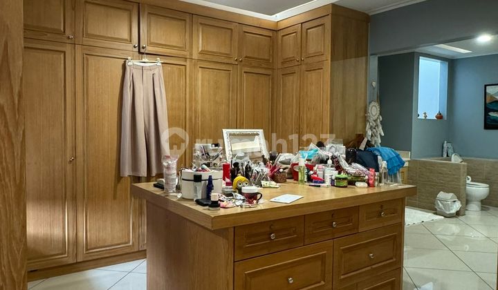 Rumah Luas Cantik Semi Furnish 2 Lt Taman Ratu Jakarta Barat 2