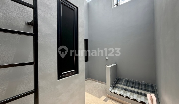 New 3-Storey Strategic House in Tanjung Duren, West Jakarta 13