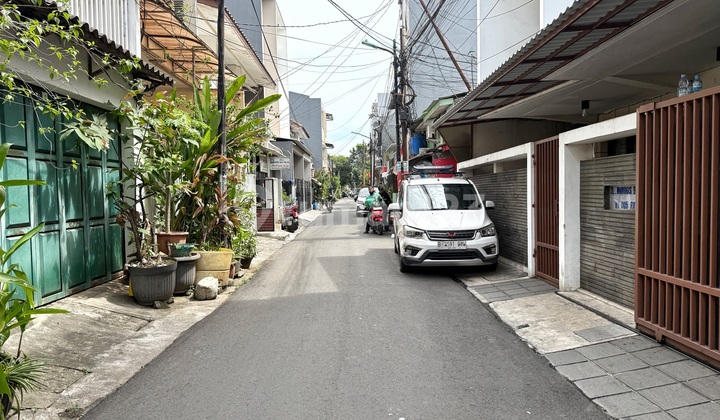 Rumah 2.5lantai Row Jalan 2mobil Tanjung Duren Jakarta Barat 2