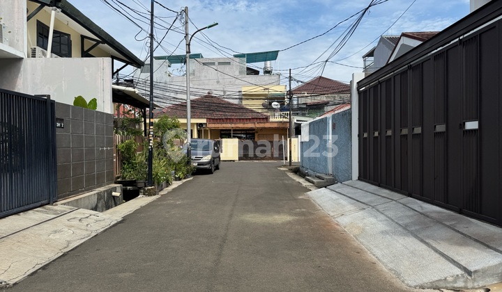 Tinggal Bawa Koper! Rumah 2 Lantai Furnish Dekat Sekolah Sunrise Garden Jakarta Barat 2