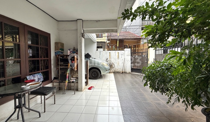 Langkah! Rumah 18X11 Huk Depan Taman Strategis Taman Ratu Jakarta Barat 2