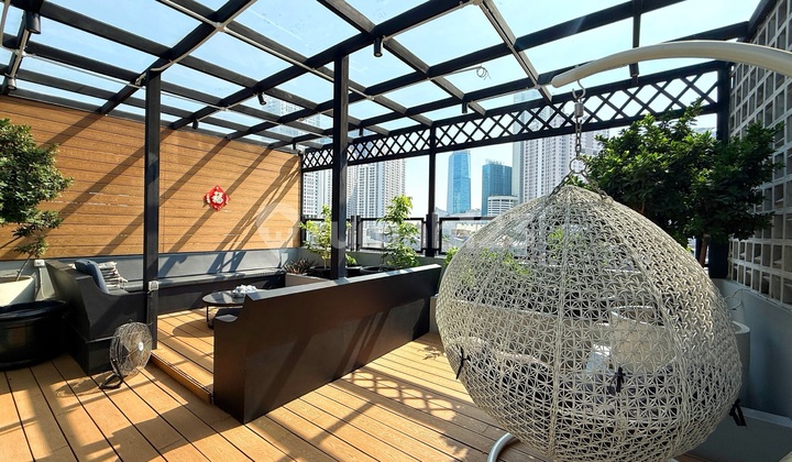 Tinggal Bawa Koper! Rumah Mewah Full Furnish Strategis Tanjung Duren Jakarta Barat