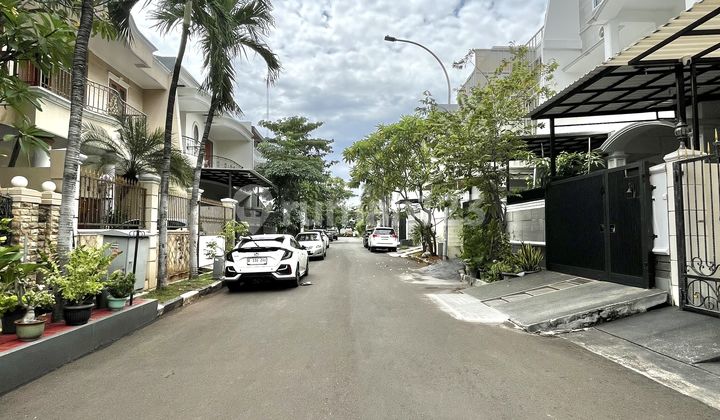 Classic 2-Story Ready-to-Occupy Flood-Free House in Permata Buana, West Jakarta 2