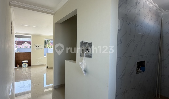 Rumah Baru Lebar Jalan Besar Green Ville Jakarta Barat 2