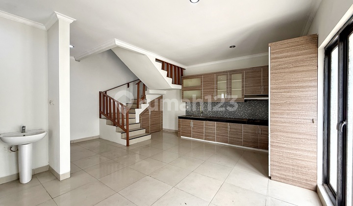 Rumah Hoek Strategis Green Ville Jakarta Barat Rumah Hoek Strategis Green Ville Jakarta Barat