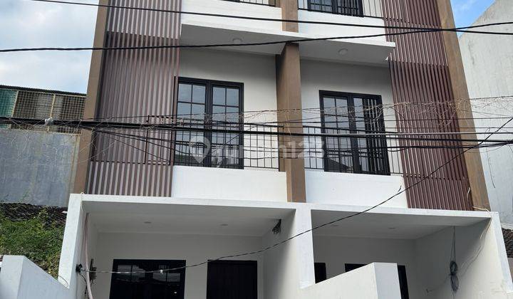 Rumah Baru 3lt Row Jalan 2 Mobil Komplek Taman Ratu Jakarta Barat 1