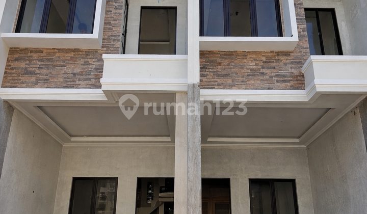 New House, Wide Main Road, Tanjung Duren, West Jakarta