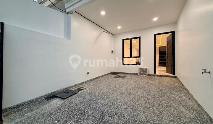 Rumah Estetik 4X14.75 Lebar Jalan 2Mobil Lega Taman Ratu Jakarta Barat 2