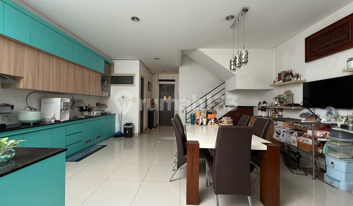 Rumah Bagus Terawat 6x18 Row 2mobil Taman Ratu Jakarta Barat