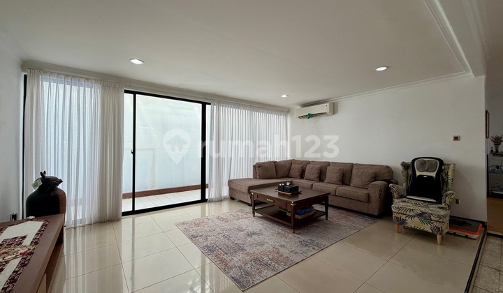 Semi-Furnished Newly Renovated Luxury House Ready to Occupy in Duri Kepa, West Jakarta Semi-Furnished Newly Renovated Luxury House Ready to Occupy in Duri Kepa, West Jakarta