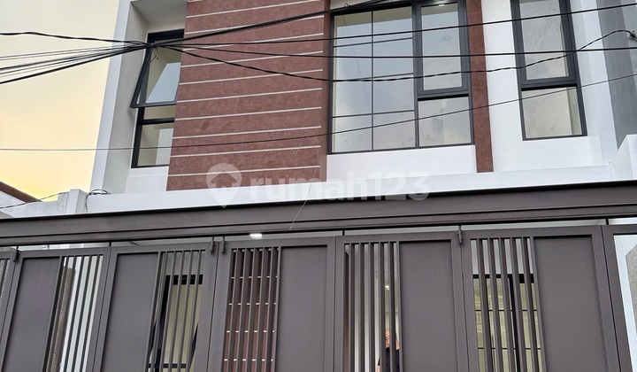 Rumah Baru 2 Lantai Siap Huni Strategis Sunrise Garden Jakarta Barat 1