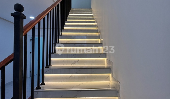 Minimalist Modern 4-Story House in Taman Ratu Cluster, West Jakarta 2