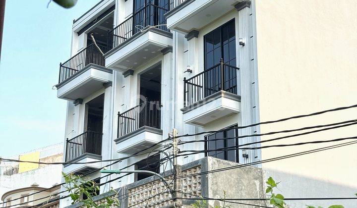 Rumah Modern Minimalis 4 Lantai Cluster Taman Ratu Jakarta Barat 1