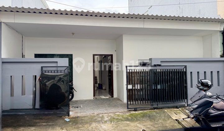 Rumah 1.25 Lantai Row 2 Mobil Strategis Tanjung Duren Jakarta Barat