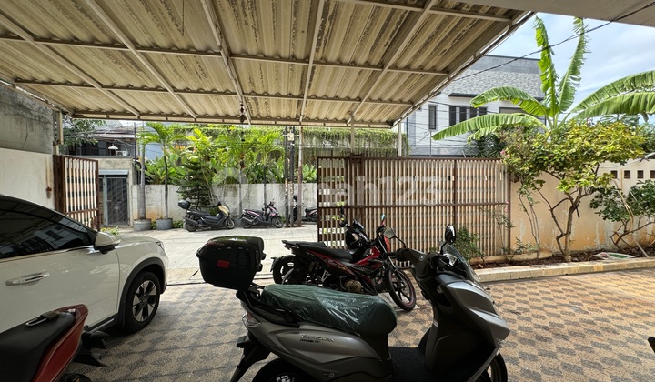 1.5-Story Ready-to-Occupy House Row for 3 Cars Police Housing Complex Jelambar West Jakarta 2