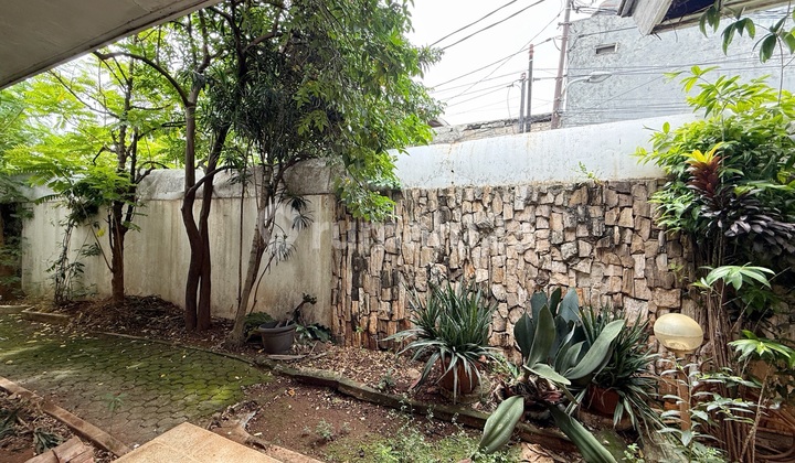 Super Spacious House on Jalan Bangka Pela Mampang, West Jakarta Super Spacious House on Jalan Bangka Pela Mampang, West Jakarta