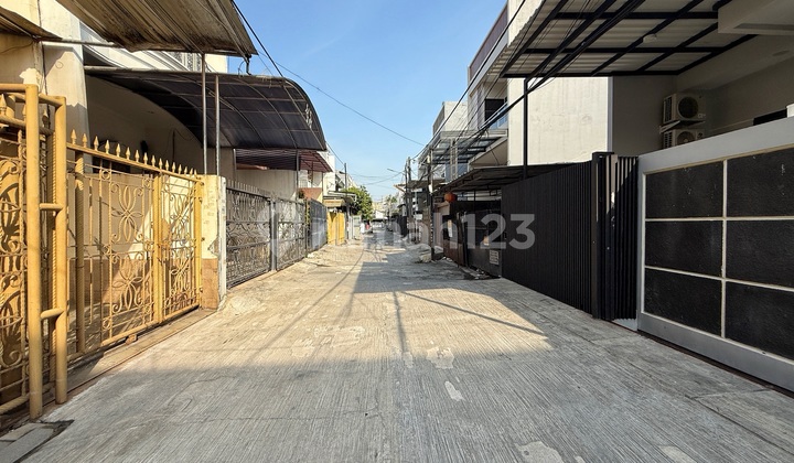 Rumah Baru Cantik 2 Lantai Strategis Row 2Mobil Taman Ratu Jakarta Barat 2