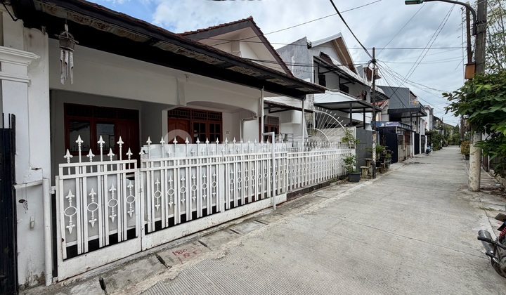 9X15 House Strategic, 1 Car Street Row, Tanjung Duren, West Jakarta 9X15 House Strategic, 1 Car Street Row, Tanjung Duren, West Jakarta