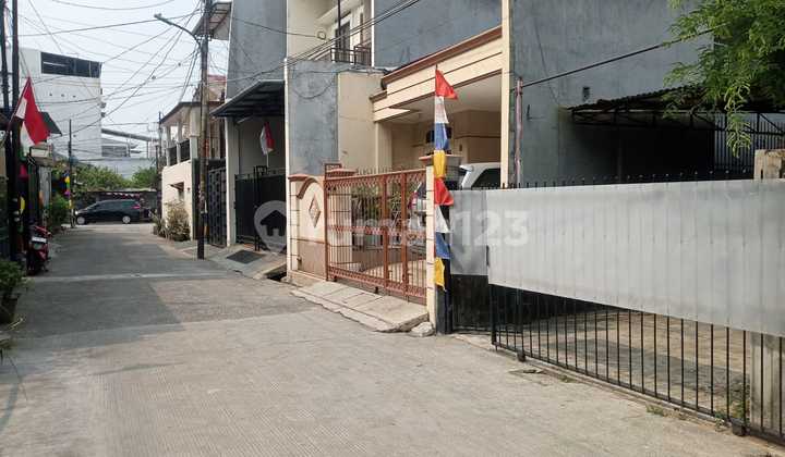 Rumah Tua Hitung Tanah Lebar Jalan 2 Mobil Jelambar Jakarta Barat 2
