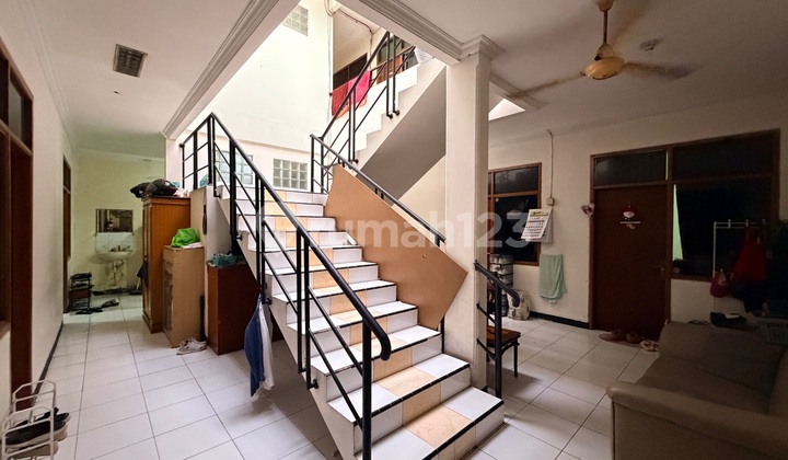 Rumah 300M2 Bonus Usaha Kost Tanjung Duren Raya Jakarta Barat