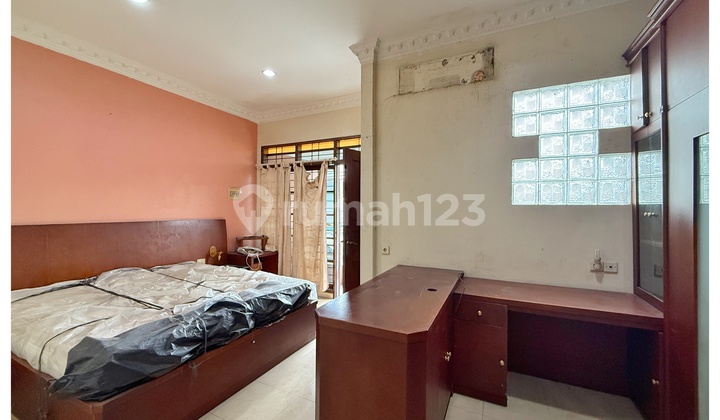 2-Story Furnished House, 2-Car Garage, Flood-Free, Taman Ratu, West Jakarta 2-Story Furnished House, 2-Car Garage, Flood-Free, Taman Ratu, West Jakarta