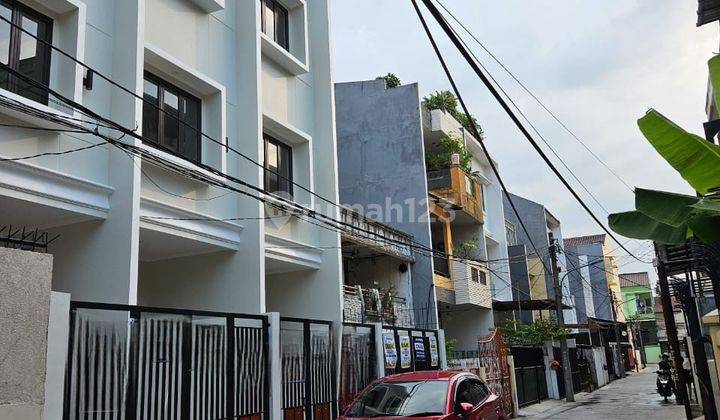 Rumah Baru 3lt Row 2mobil Taman Ratu Jakarta Barat 1