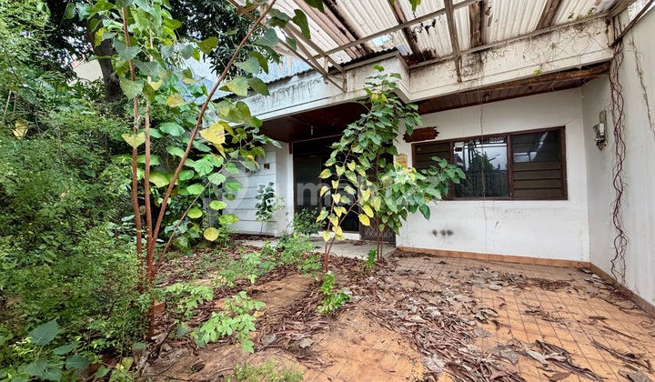 Rumah Hitung Tanah 200M2 Komplek Green Garden Jakarta Barat