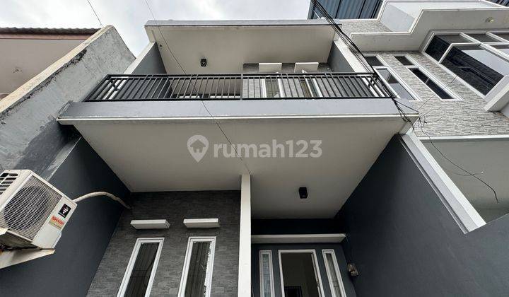 Rumah 3lt Siap Pakai Row Jalan 2 Mobil Tanjung Duren Jakarta Barat 1