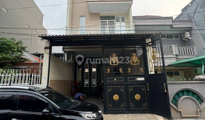 Tinggal Bawa Koper! Rumah Furnish Bebas Banjir Kavling Polri Jelambar Jakarta Barat 1