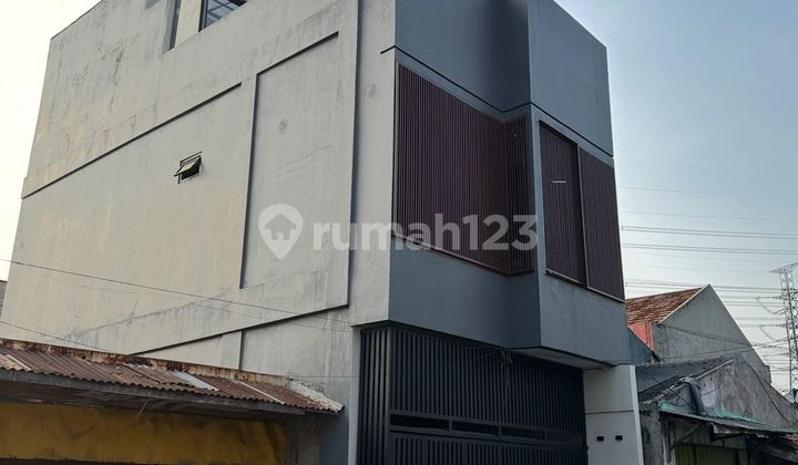 Langkah! Rumah Baru Jadi Lokasi Pinggir Jalan Raya Duri Kosambi Cengkareng Jakarta Barat