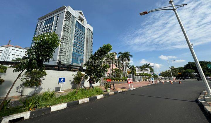 Rumah Tua Pinggir Jalan Tanjung Duren Raya, Jakarta Barat 3