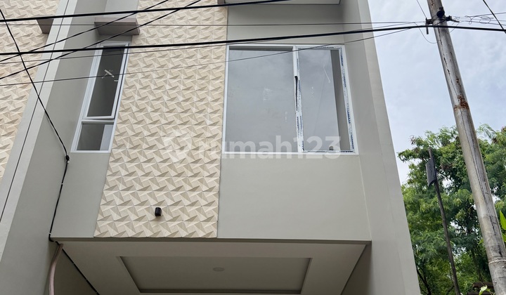 New 3-Story House 1.89m Duri Kepa Near Tanjung Duren West Jakarta