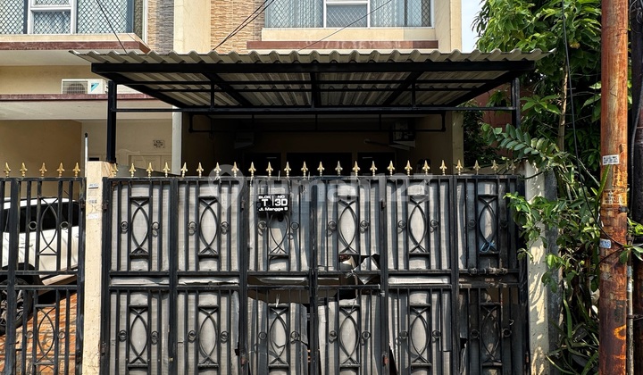 Tinggal Bawa Koper! Rumah 2lt Semi Furnish Modern Akses Mobil Duri Kepa Dekat Tanjung Duren Jakarta Barat 1