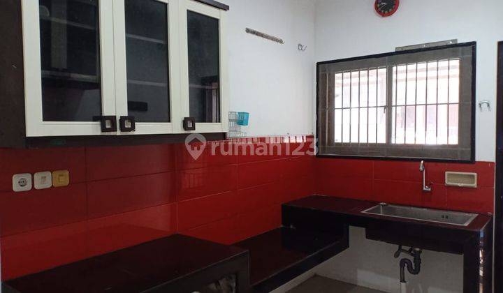 Rumah 3 Lantai Siap Huni Row Jalan 2 Mobil Green Ville, Jakarta Barat 2