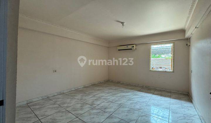 Rumah 2lantai Pinggir Jalan Taman Ratu, Kedoya, Jakarta Barat 2