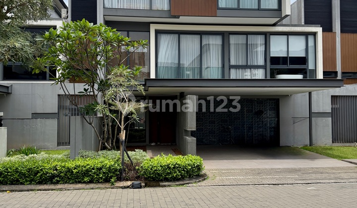 Rumah Mewah Kolam Renang dan Lift Nava Park BSD Tangerang