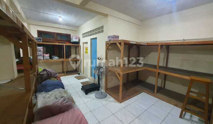 Rumah Lebar Strategis Jembatan Dua Taman Ratu Jakarta Barat 2