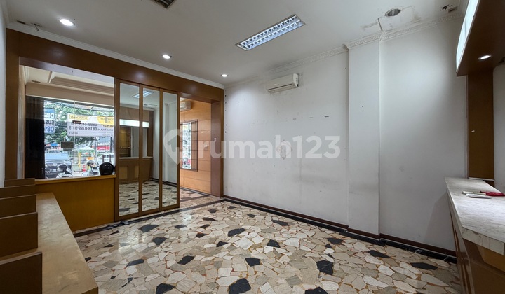 Rare Find! 5-Storey Shophouse with Spacious Parking in Daan Mogot, West Jakarta 2