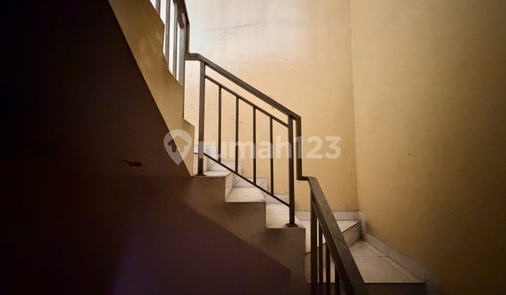 12 Room Boarding House | Strategic Location in Tanjung Duren, West Jakarta 2