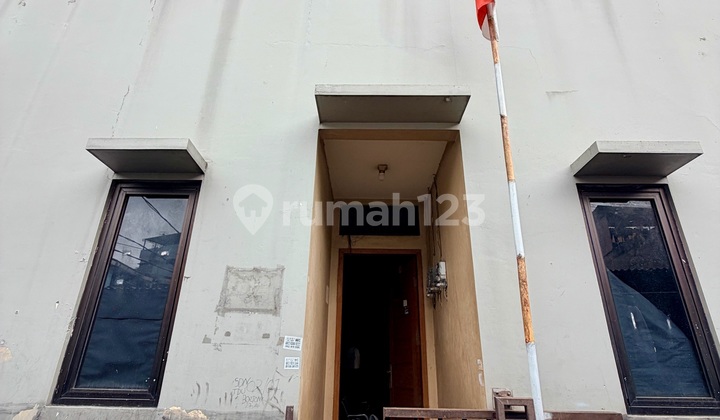 12 Room Boarding House | Strategic Location in Tanjung Duren, West Jakarta 1