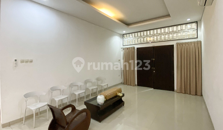 Disewakan Rumah Daerah Dharmawangsa Lokasi Strategis Dekat dengan Pusat Perkantoran dan Perbelanjaan 2