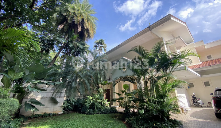 Disewakan Rumah Lokasi Sangat Strategis Daerah Senopati Punya Private Pool