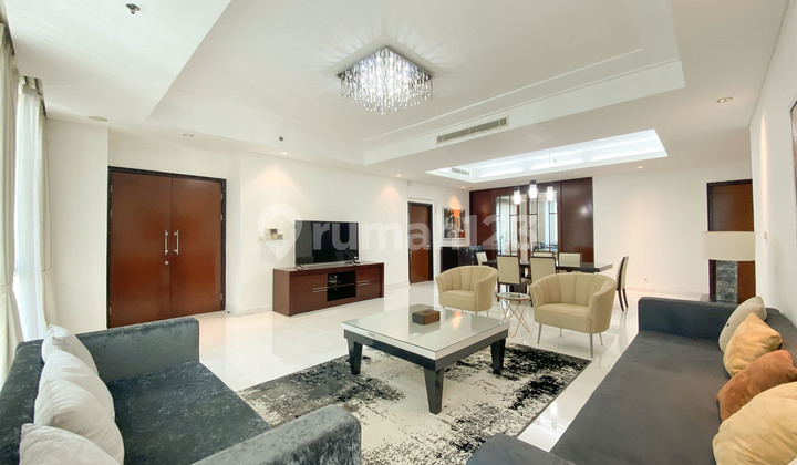 Disewakan Unit Private Lift 3BR Furnished Siap Huni The Peak Sudirman 1