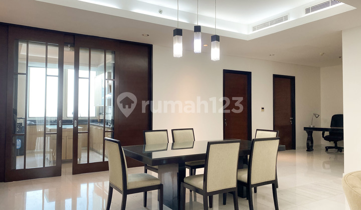 Disewakan Unit Private Lift 3BR Furnished Siap Huni The Peak Sudirman 2