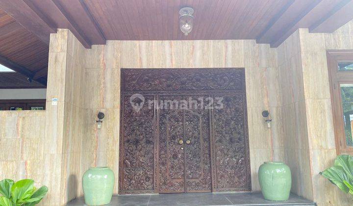 Disewakan Rumah Interior Classic Full Furnish 3 Lantai, Private Pool  2