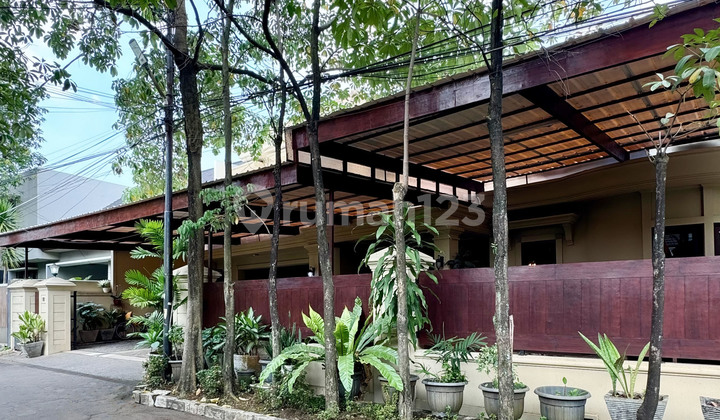 Dijual Rumah 2 Lantai Kawasan Strategis Daerah Kemang 4 Bedrooms Private Pool 2